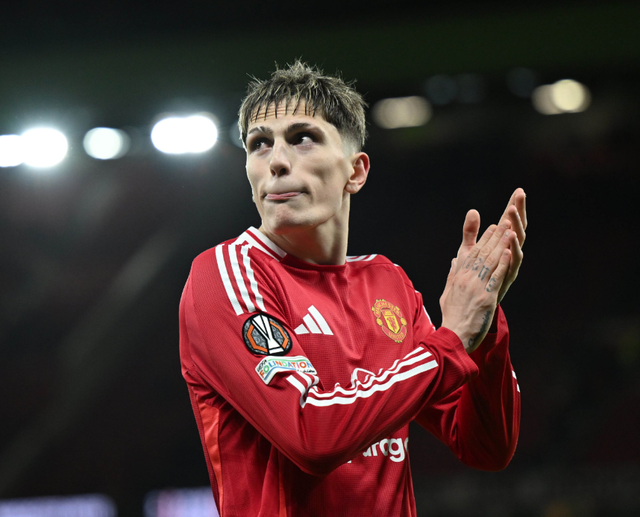 万英镑买断, 英超首轮对 万英镑买断, 英超首轮对