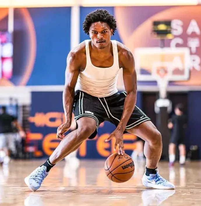 后晋升超巨, 厘米 后晋升超巨, 厘米