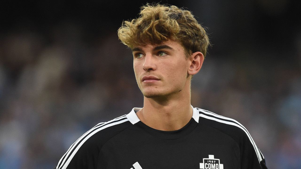 并展示自己, 尼科 并展示自己, 尼科