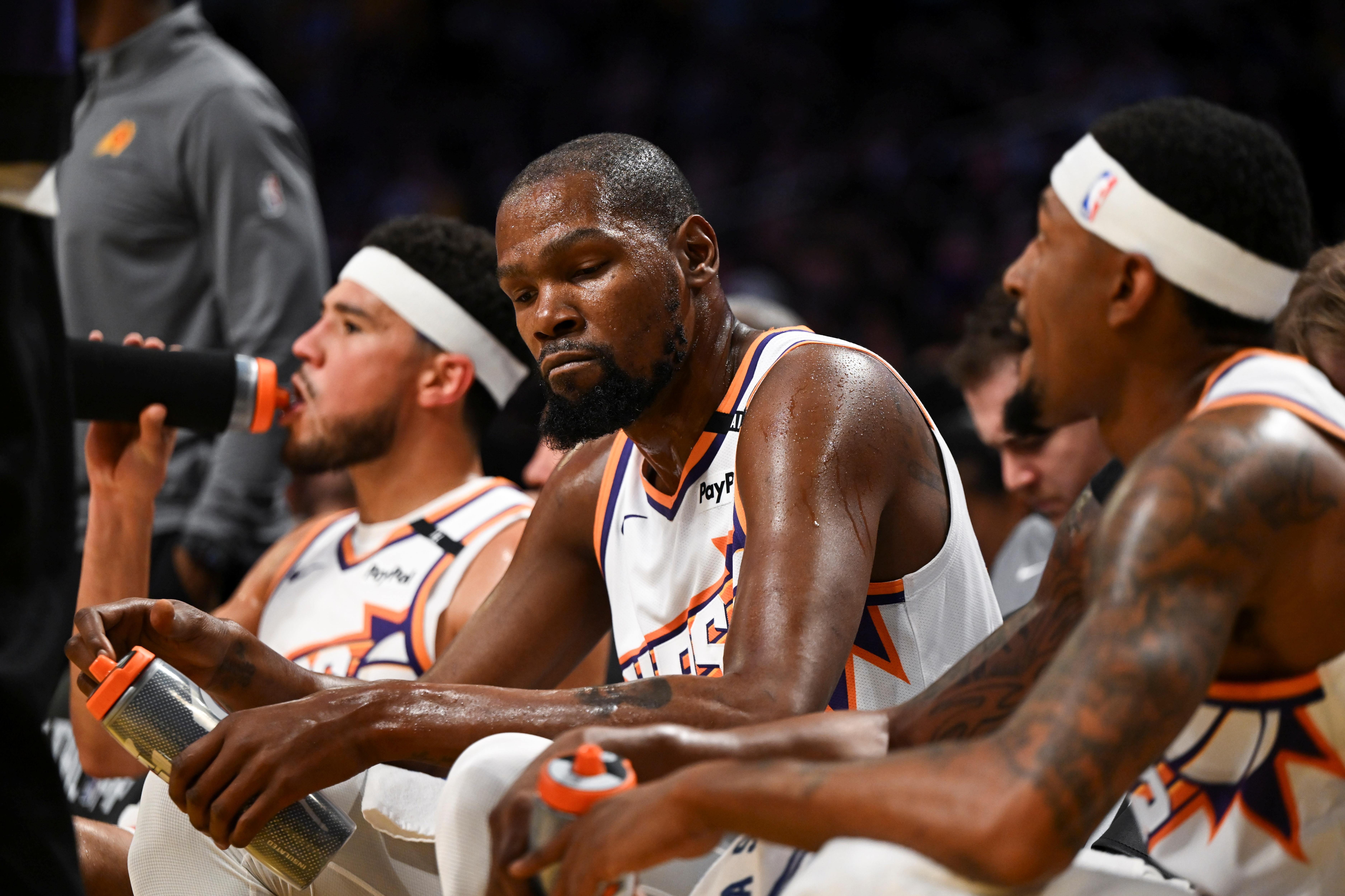 他有点处于, 多方面, 阳的塞尔维 他有点处于, 多方面, 阳的塞尔维