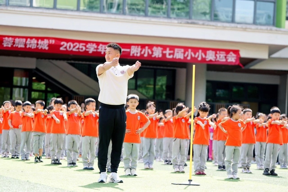 大四学生, 友传球