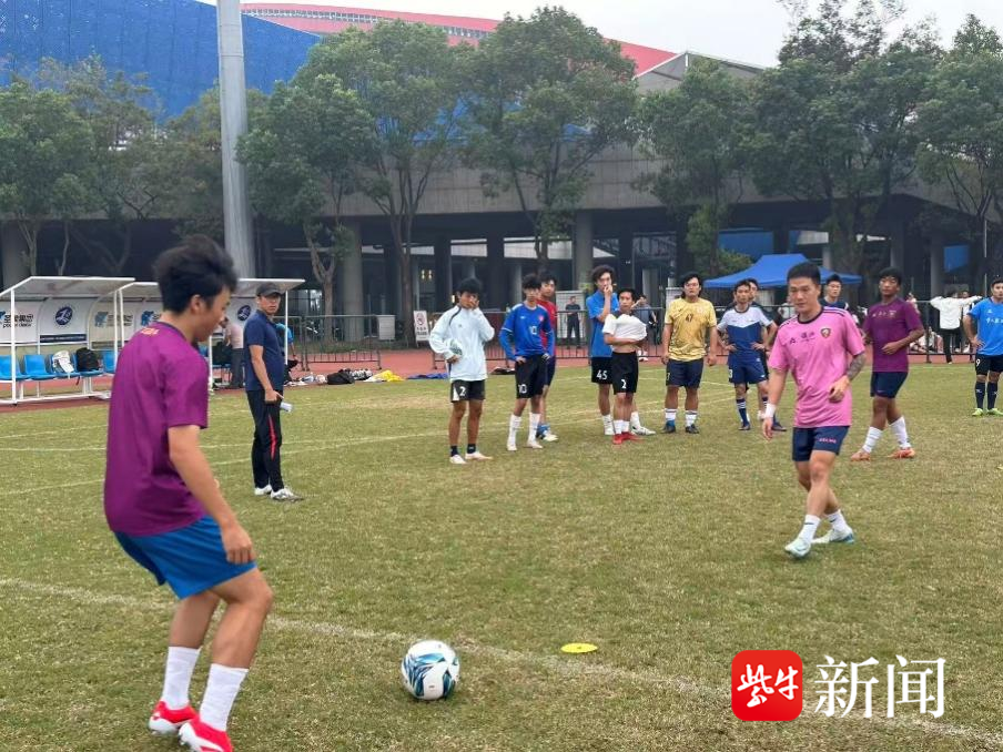 显润州足球, class